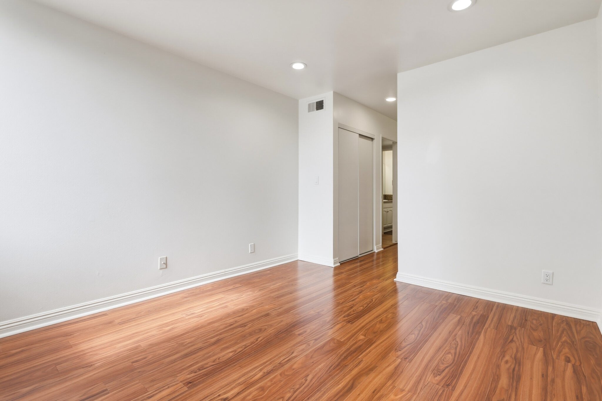 Building Photo - 18620 Hatteras St