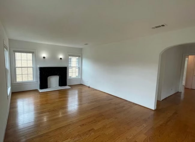 Building Photo - 2802 Cleburne St