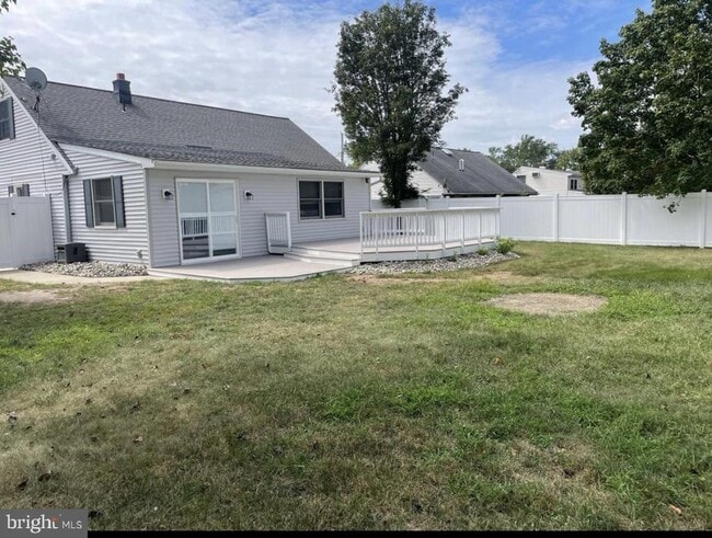 Building Photo - 579 Lehigh Rd