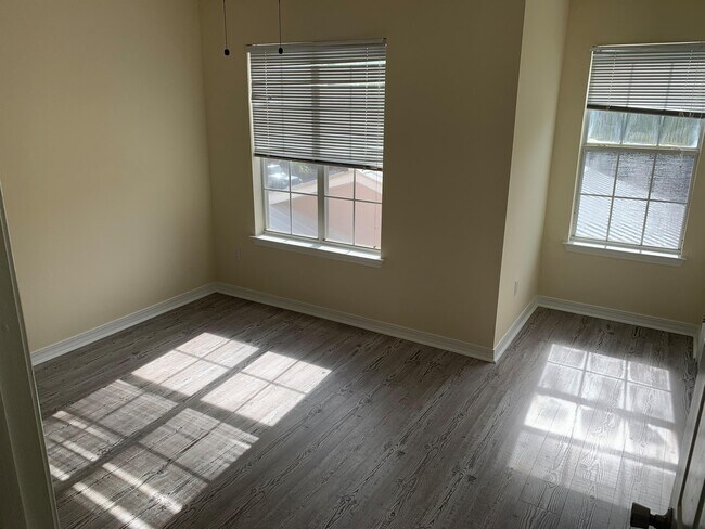 Building Photo - 2717 Bay Club Dr