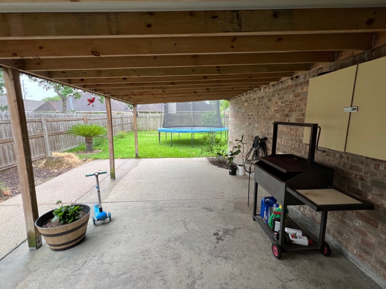 Building Photo - 7925 Blue Bonnet St