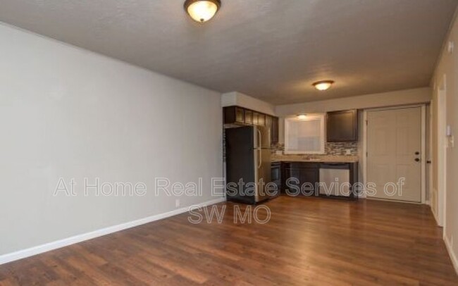 Building Photo - 930 S Campbell Ave