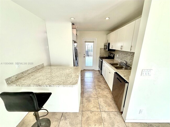 Building Photo - 1513 NE 30th Ct