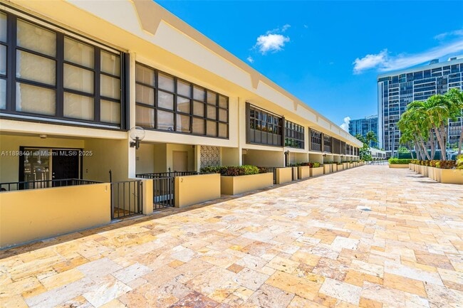 Building Photo - 1915 Brickell Ave