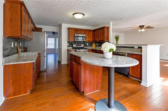 Building Photo - 3998 Oak Crossing Dr NE