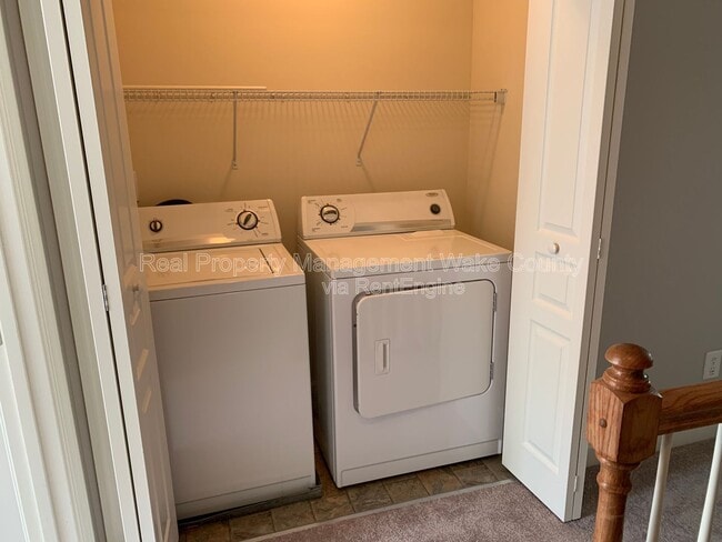 Building Photo - 8025 Goldenrain Way