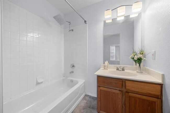 Building Photo - 11901 Swearingen Dr