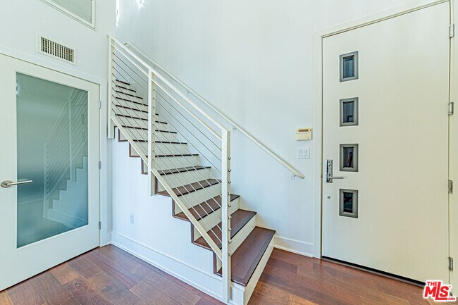 Building Photo - 600 Ridgeley Dr