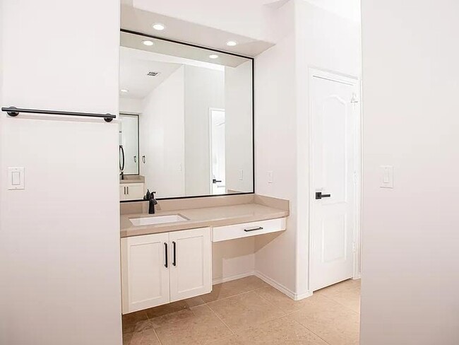 Building Photo - 1616 Sebastian Dr