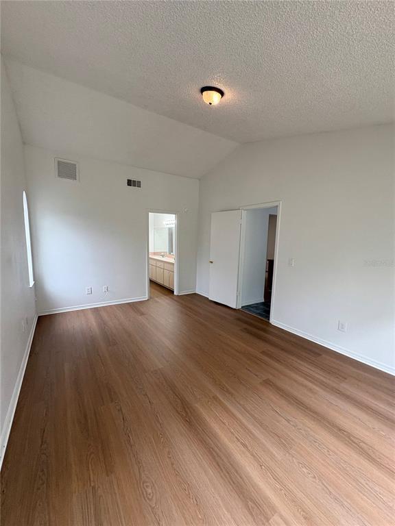 Building Photo - 28 Oak Run