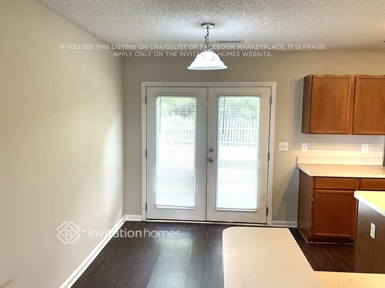 Building Photo - 1402 Bray Dr