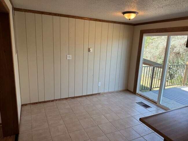 Building Photo - Charming 4-Bed Retreat on 2 Acres with Barn & Garage