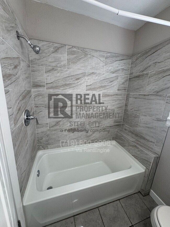 Building Photo - 2619 7th Ave