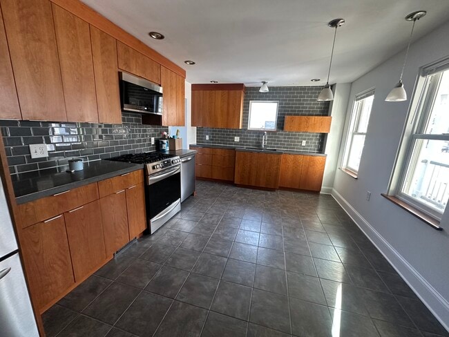 Building Photo - 85 West St