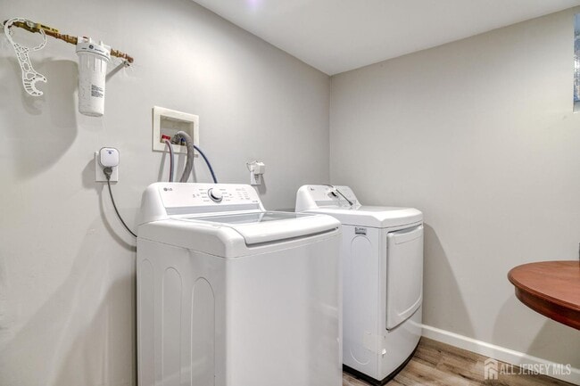 Building Photo - 3 Green Acres Ave