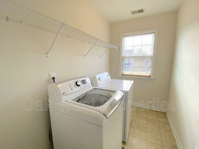 Building Photo - 8145 Ronda Dr