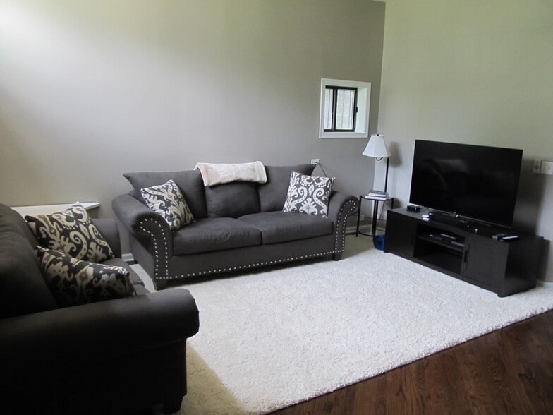 2nd Living Area - 1632 W Beach Ave
