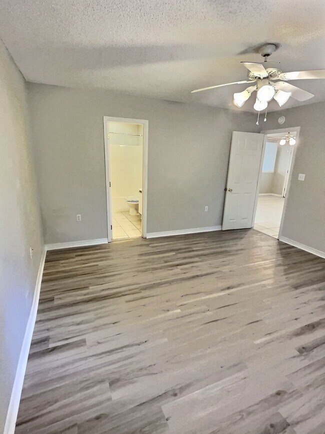 Building Photo - 8100-8104 Exchange St