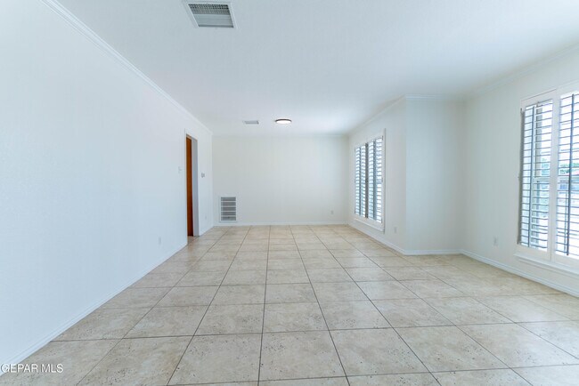 Building Photo - 7033 San Marino Dr