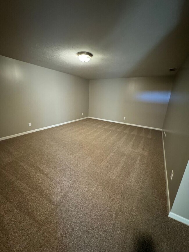 Building Photo - 1059 N 170th Ave