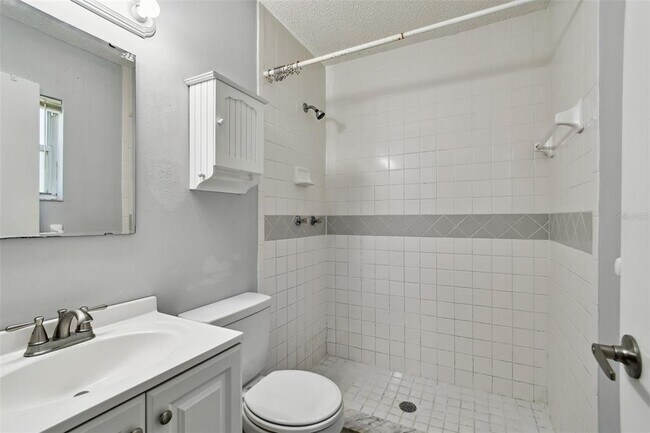 Building Photo - 331 Feather Tree Dr