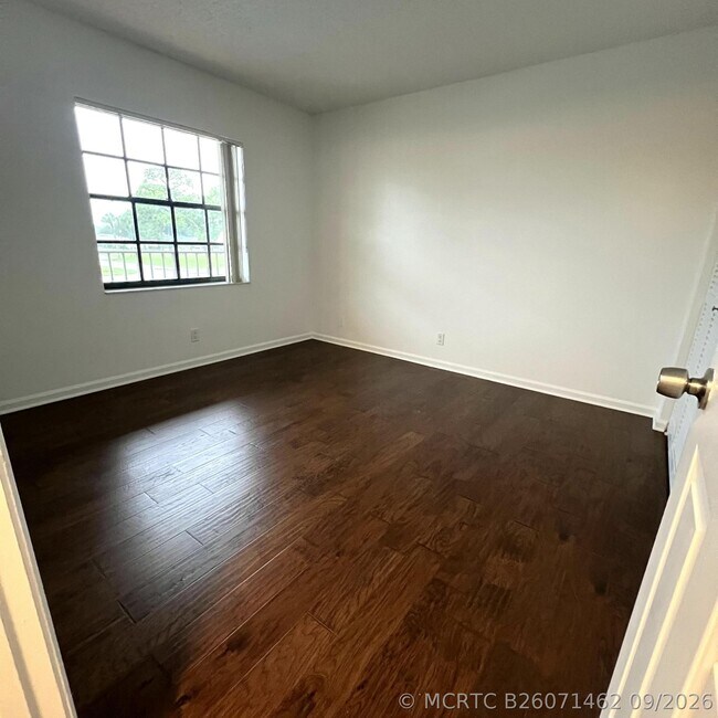 Building Photo - 4205 Oak Terrace Dr