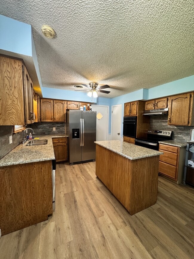 Building Photo - 607 Lehigh Ave