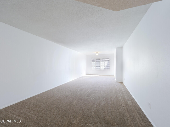 Building Photo - 1305 Vista De Oro Dr