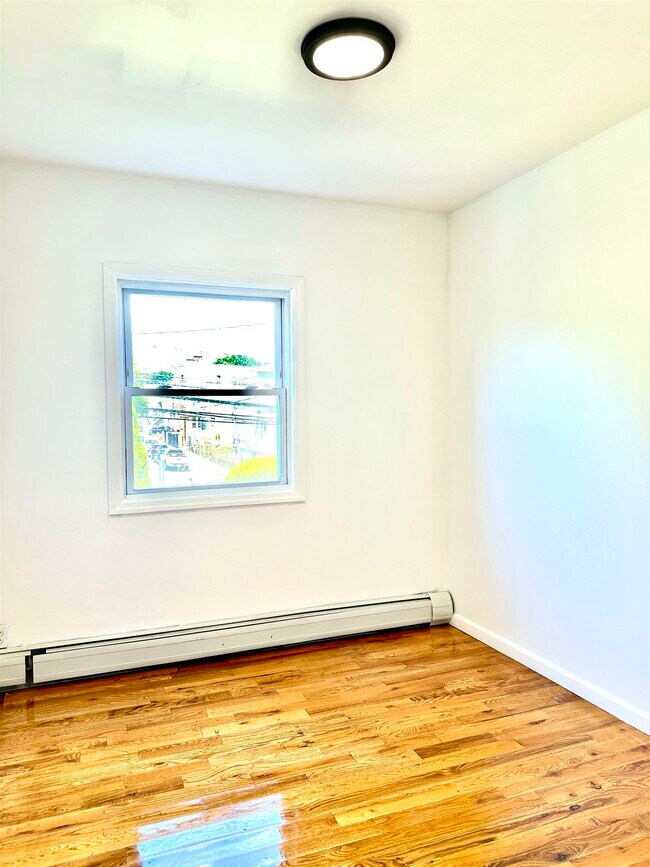 Building Photo - 245 Duncan Ave