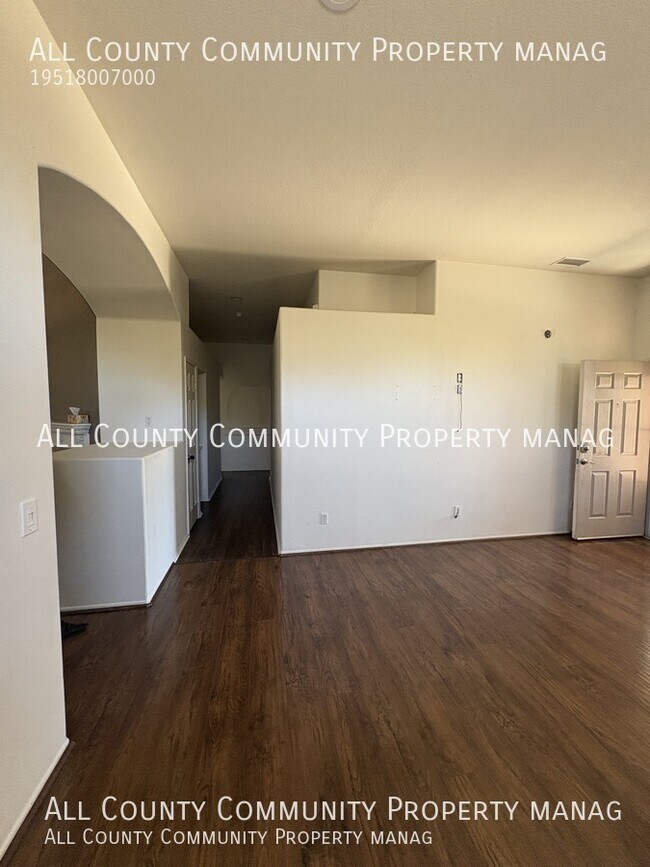 Building Photo - 39560 Bonaire Way