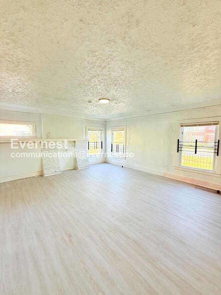 Building Photo - 8939 Dexter Ave