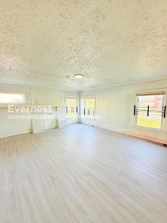 Building Photo - 8939 Dexter Ave