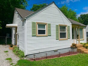 Building Photo - The Cutest Cottage in Inglewood!   2 Bedro...