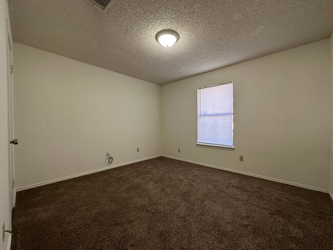 Building Photo - Single Family Home