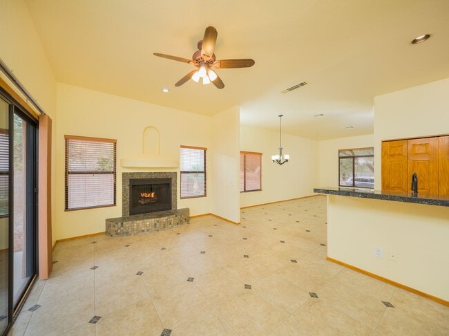 Building Photo - Beautiful Spacious NW home