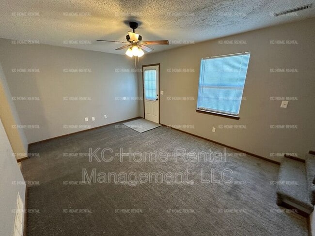 Building Photo - 502 Sky Vue Dr