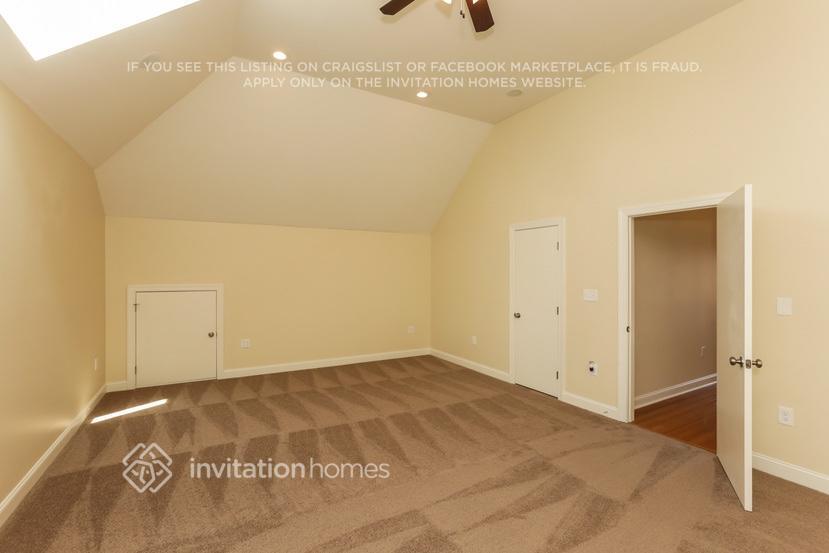 Building Photo - 3915 Lake Park Rd