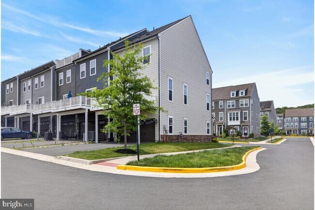Building Photo - 1601 Grove Chestnut Rd