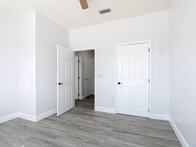 Building Photo - 2380 Bella Vista Dr