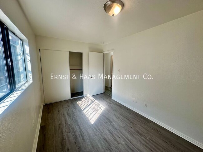 Building Photo - Lovely 2 Bedroom Apartment in Long Beach!