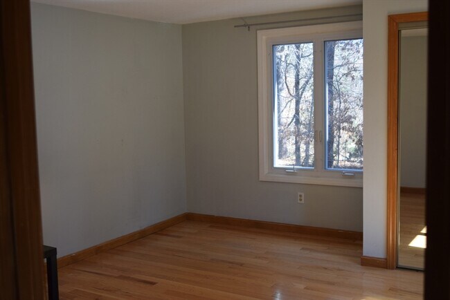 Building Photo - 11 Hilltop Ln