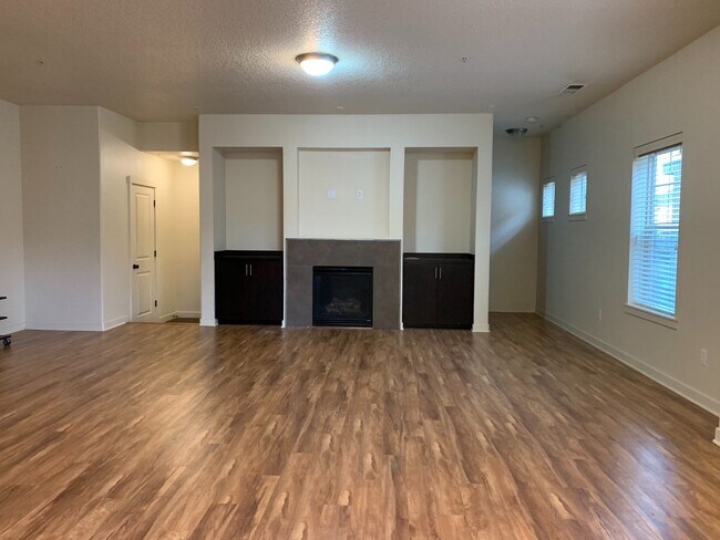 Building Photo - 642 NE Newstead Ln