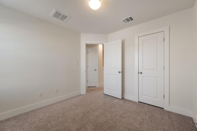Building Photo - 603 White Steppe Way