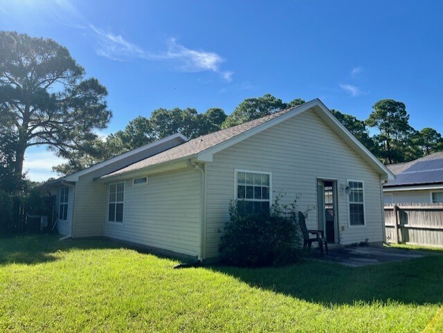 Building Photo - 2052 Shadow Lake Dr