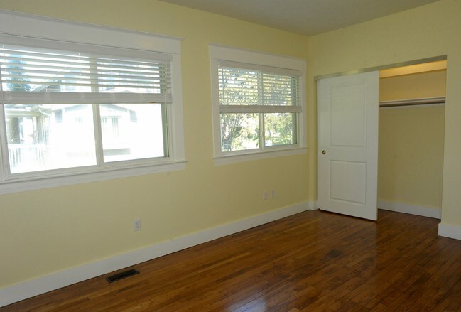 Building Photo - 1136 Sibley St NW