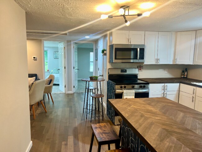 Building Photo - 5950 Jessup Rd