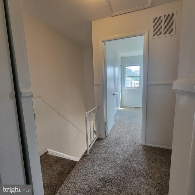 Building Photo - 8235 Tomlinson Ct