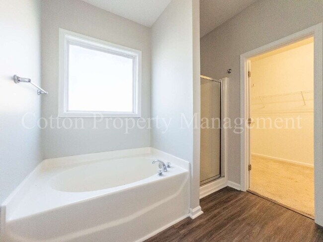 Building Photo - 448 Vallie Ln