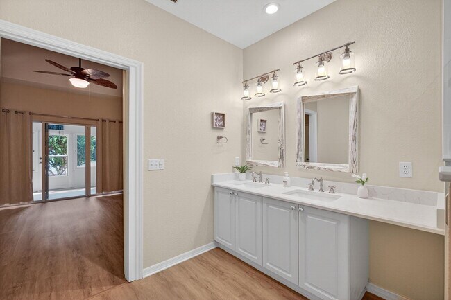 Building Photo - 1827 Pelican Dr