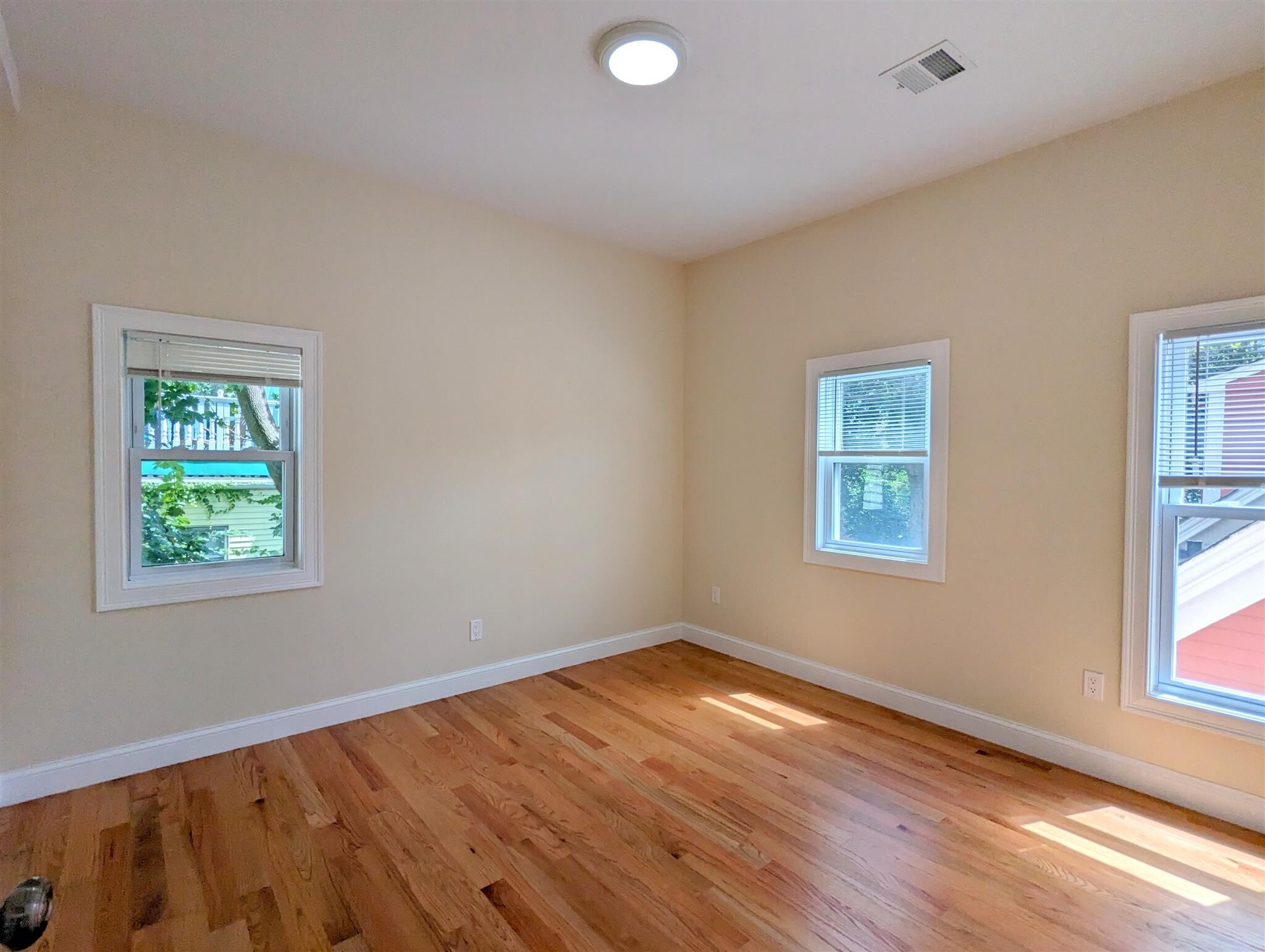 Building Photo - 2 Sacramento Pl